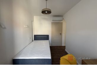 010 2035 330 Split Center Modern renovated studio apartment for rent