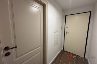 010 2035 330 Split Center Modern renovated studio apartment for rent