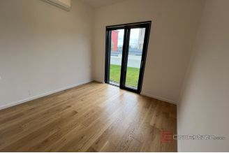 010 2053 30a Pula Luxury apartment with private pool and garden for sale