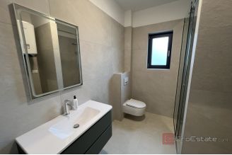 010 2053 30a Pula Luxury apartment with private pool and garden for sale