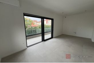 012 2053 30c Pula Modern apartment on the first floor with terrace for sale