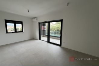 012 2053 30c Pula Modern apartment on the first floor with terrace for sale