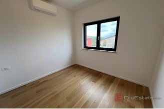 012 2053 30c Pula Modern apartment on the first floor with terrace for sale
