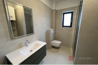 012 2053 30c Pula Modern apartment on the first floor with terrace for sale