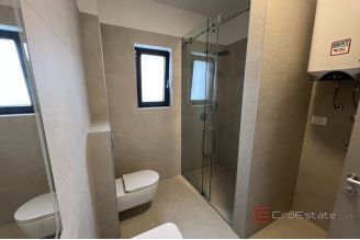 012 2053 30c Pula Modern apartment on the first floor with terrace for sale