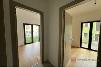 007 2053 30b Pula Apartment with private pool for sale