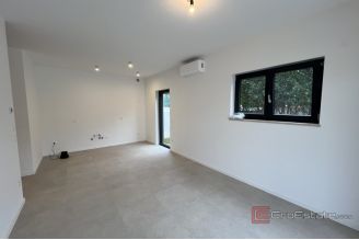 007 2053 30b Pula Apartment with private pool for sale