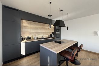 017 2035 331 Ciovo Three bedroom penthouse with pool in the first row to the sea for rent