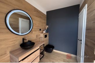 017 2035 331 Ciovo Three bedroom penthouse with pool in the first row to the sea for rent