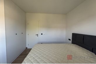 017 2035 331 Ciovo Three bedroom penthouse with pool in the first row to the sea for rent