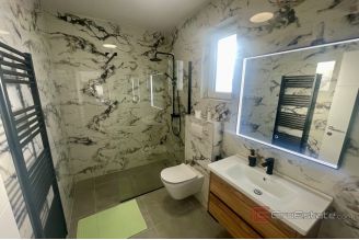 010 1023 59 Krk Modern house with pool and garden for sale