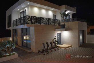 019 2055 06 kastela luxury villa with pool for sale