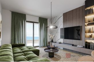 005 2046 165 Split Modern one bedroom apartment for sale