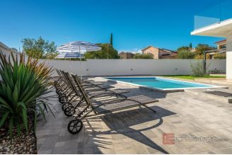 012 1021 47 Krk Modern house with pool for sale