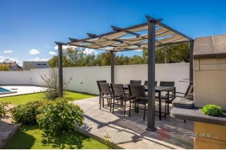 012 1021 47 Krk Modern house with pool for sale