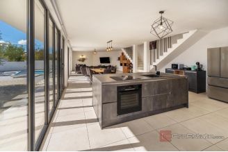 012 1021 47 Krk Modern house with pool for sale