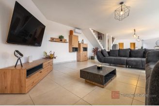 012 1021 47 Krk Modern house with pool for sale