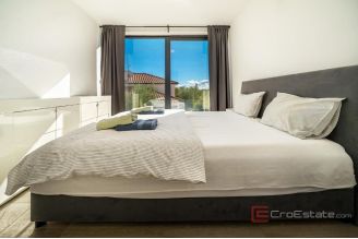 012 1021 47 Krk Modern house with pool for sale