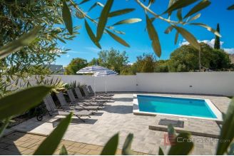 012 1021 47 Krk Modern house with pool for sale