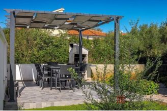 012 1021 47 Krk Modern house with pool for sale