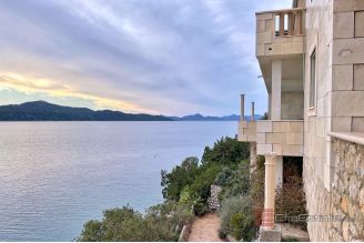 020 2022 481 dubrovnik villa in the first row to the sea sale