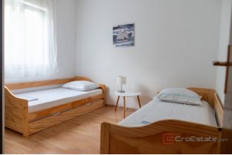 010 2057 05 Ciovo Two bedroom apartment for rent