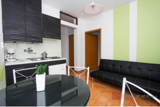 006 2057 06 Ciovo One bedroom apartment in the first row to the sea for rent