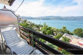 006 2057 06 Ciovo One bedroom apartment in the first row to the sea for rent