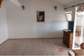 009 5464 30 Vodice Apartment house near the sea for sale