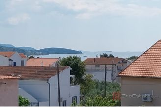 009 5464 30 Vodice Apartment house near the sea for sale