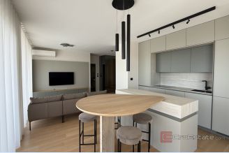 001 2046 181 Split Gripe Penthouse with sea view for rent