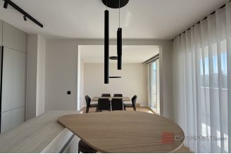 016 2046 181 Split Gripe Penthouse with sea view for rent