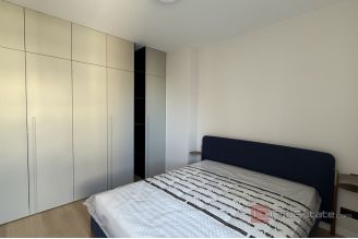 016 2046 181 Split Gripe Penthouse with sea view for rent