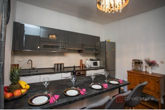 016 2048 53 Split Two bedroom apartment with garage and garden for sale