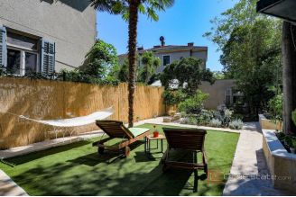 016 2048 53 Split Two bedroom apartment with garage and garden for sale