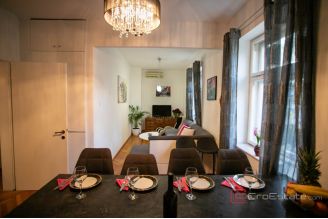 016 2048 53 Split Two bedroom apartment with garage and garden for sale