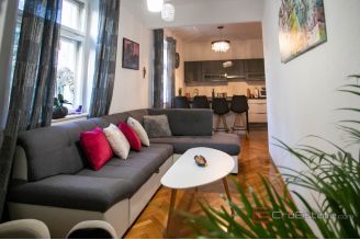 016 2048 53 Split Two bedroom apartment with garage and garden for sale