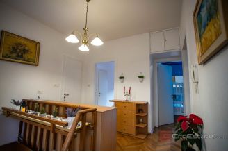 016 2048 53 Split Two bedroom apartment with garage and garden for sale