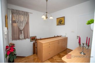 016 2048 53 Split Two bedroom apartment with garage and garden for sale