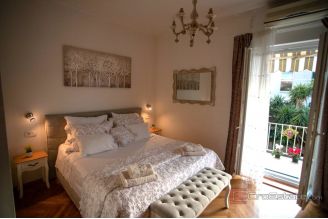 016 2048 53 Split Two bedroom apartment with garage and garden for sale