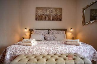 016 2048 53 Split Two bedroom apartment with garage and garden for sale