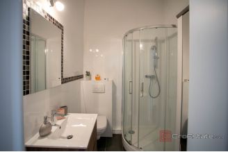 016 2048 53 Split Two bedroom apartment with garage and garden for sale