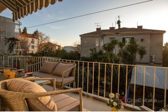 016 2048 53 Split Two bedroom apartment with garage and garden for sale