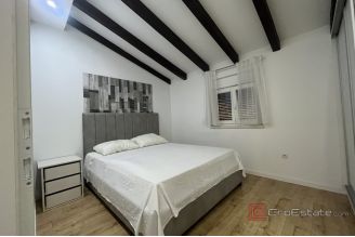 019 2057 07 Trogir Luxury villa with pool for rent