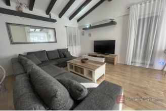 019 2057 07 Trogir Luxury villa with pool for rent
