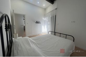 019 2057 07 Trogir Luxury villa with pool for rent