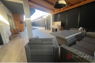 019 2057 07 Trogir Luxury villa with pool for rent