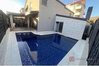 019 2057 07 Trogir Luxury villa with pool for rent