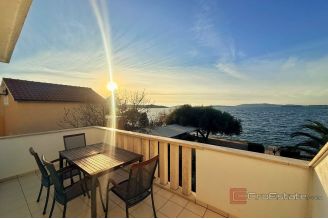 016 2058 03 Šibenik Apartment house first row to the sea for sale