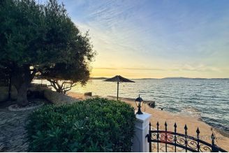 016 2058 03 Šibenik Apartment house first row to the sea for sale